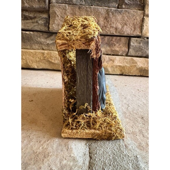 Miniature Christmas Nativity Scene Baby Jesus in a Manger in the Stable w/ Mary - Picture 7 of 10